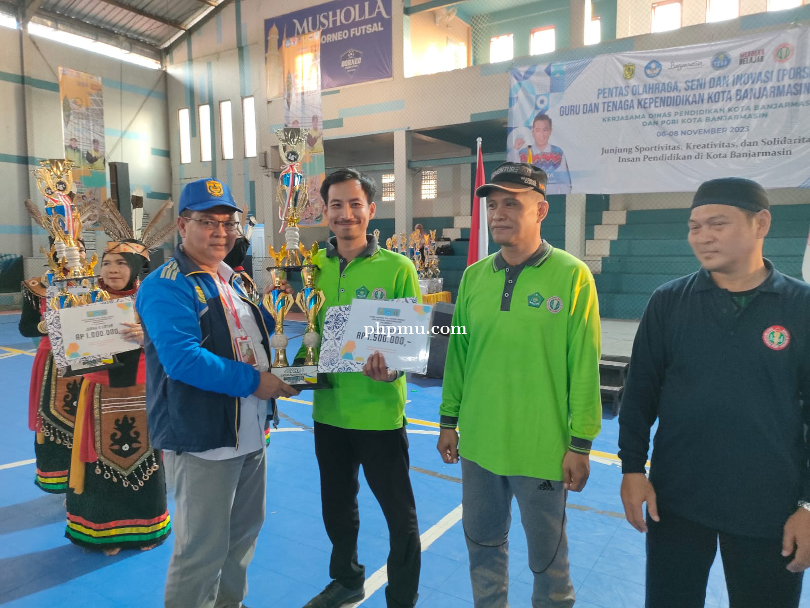 Guru MTsN 2 Kota Banjarmasin Raih Juara 1 Catur Dalam Porseni PGRI