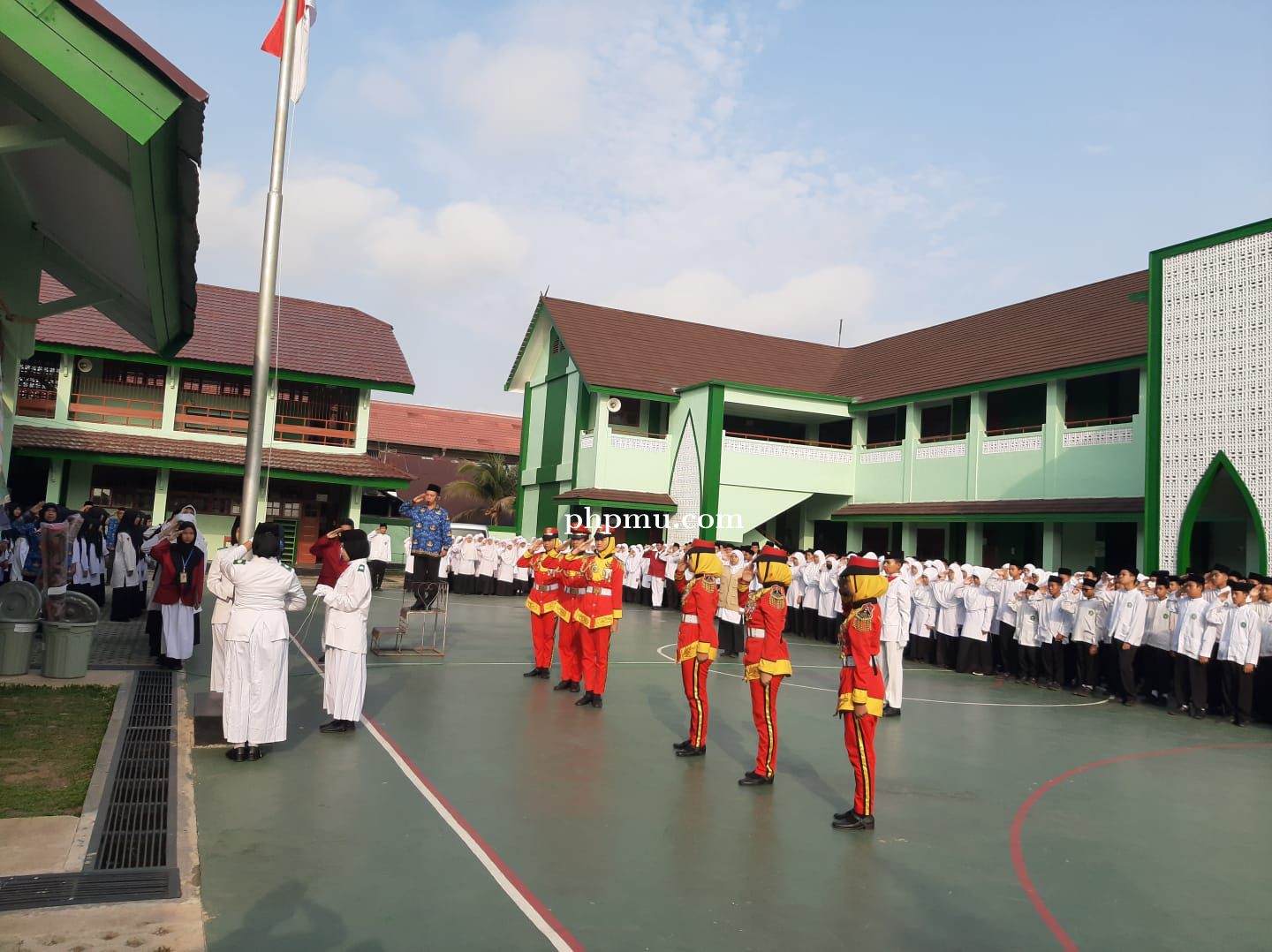 MTsN 2 Kota Banjarmasin Peringati Hari Pahlawan