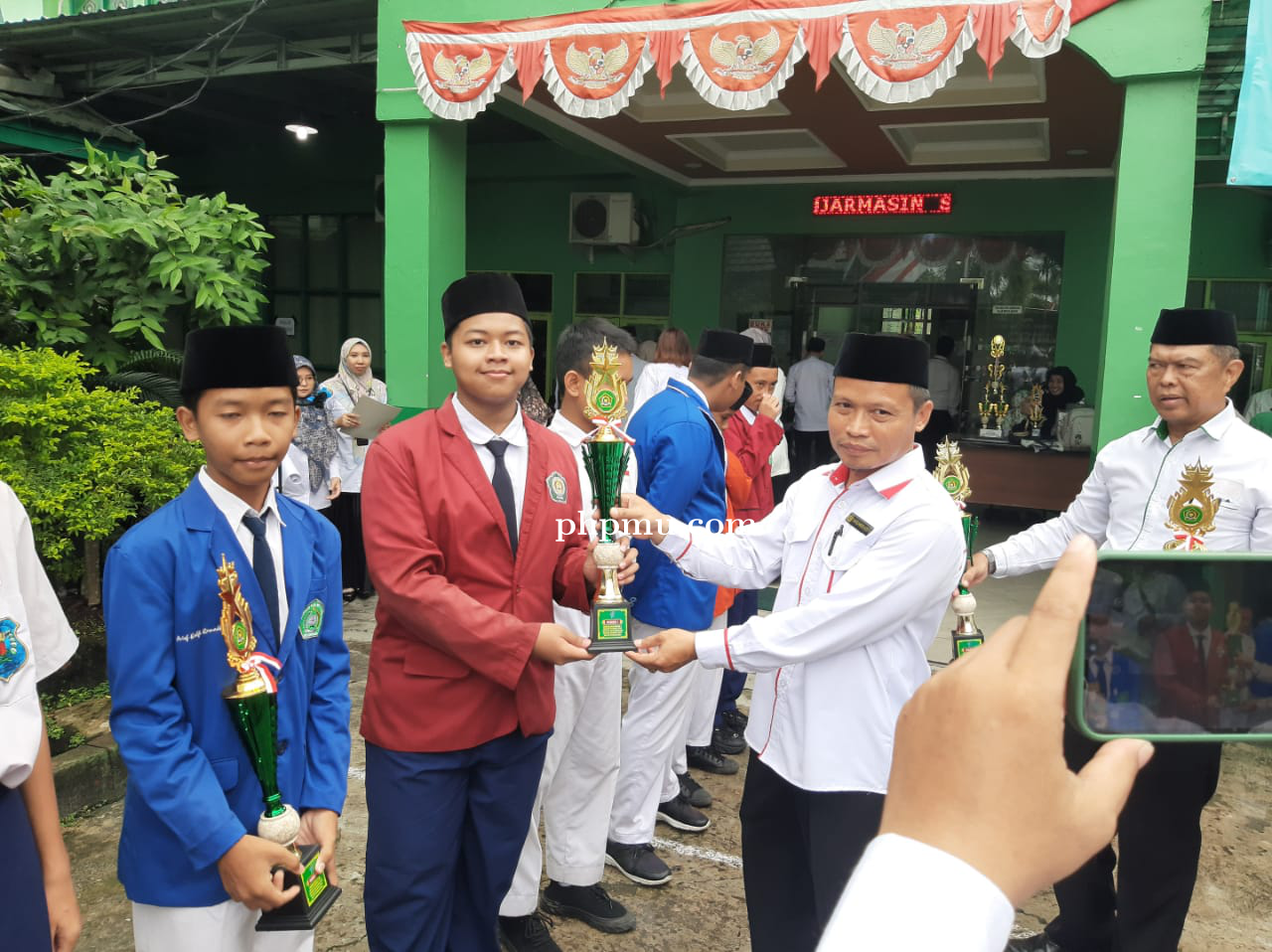 Guru dan Siswa MTsN 2 Kota Banjarmasin Borong Kemenangan pada Lomba HAB Kemenag Kota Banjarmasin