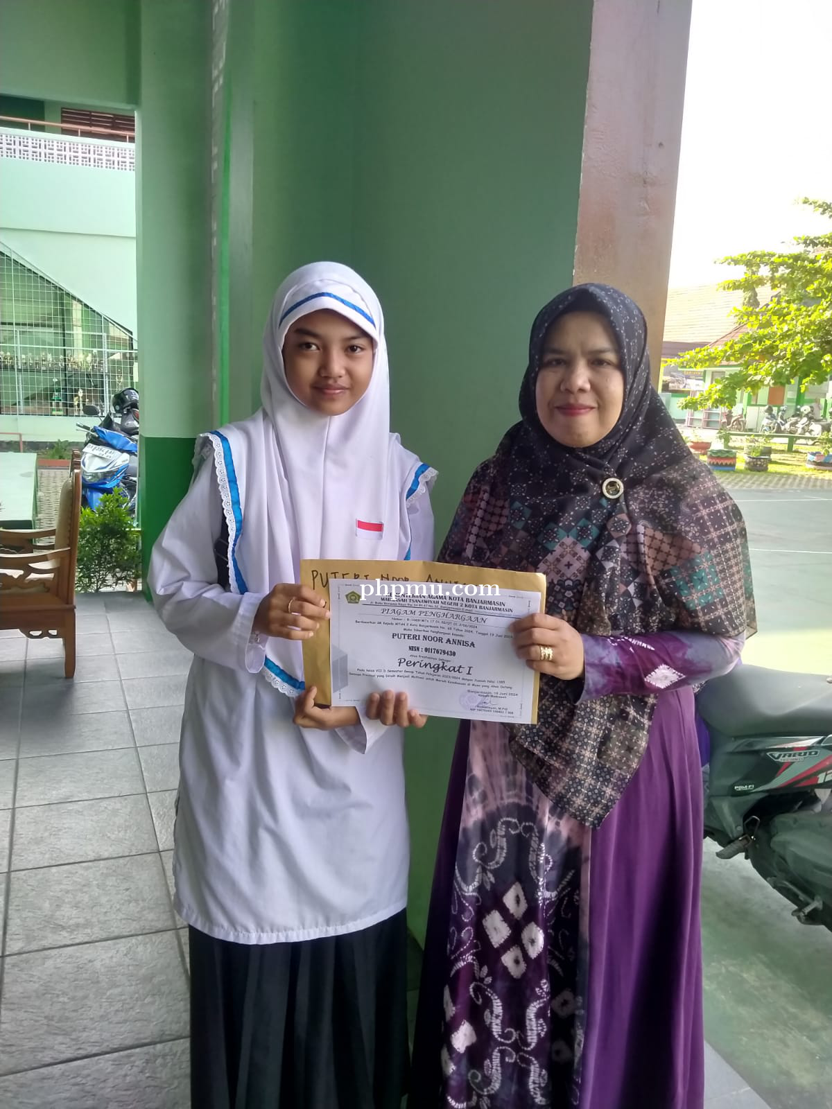 Puteri Noor Annisa Raih Juara Paralel Kelas 7